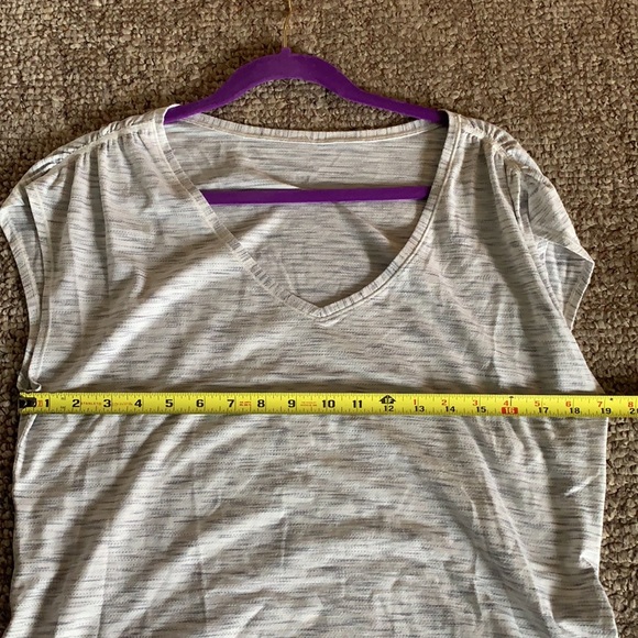 Lululemon active short sleeve with ruching - Picture 5 of 6